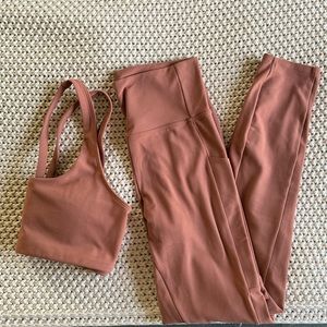 Vuori SET! Yosemite Bra & REI Leggings Size Small
